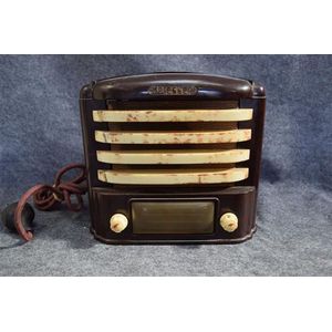 A Kriesler 3K06A Bakelite valve radio 240v some case…
