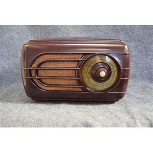 An AWA Radiola 517MZ Brown Bakelite valve radio 240v serial…