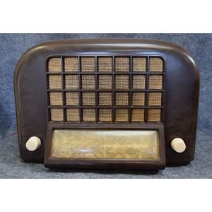An AWA The Fisk Radiola missing back serial number C0069421, 23.…