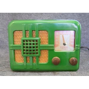 A Knight Ranger green Bakelite radio c. 1946 110v serial number…