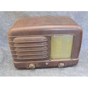 An STC A141 Brown Bakelite valve radio 240v AF some marks to…