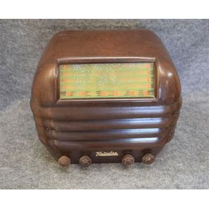 A Kriesler 11-4 The Beehive brown Bakelite valve radio serial…