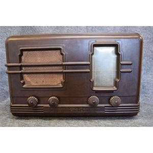 A Stromberg Carlson Brown Bakelite valve radio serial number…