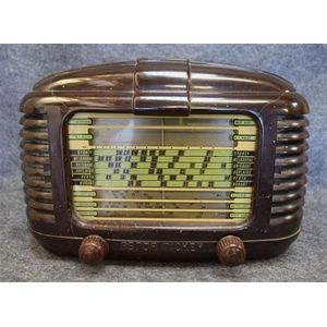 An Astor Mickey DL Brown Bakelite Valve Radio Case damaged,…