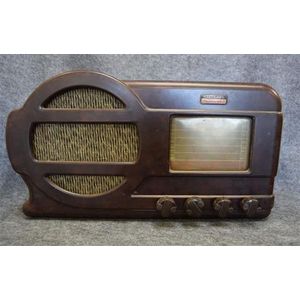 A Tecnico Aristocrat 651 Brown Bakelite Valve Radio, serial…