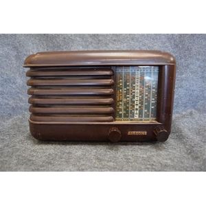 An Airzone G Brown Bakelite valve radio AF serial number 6547,…