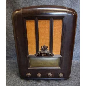 The Peal 41MB Brown Bakelite Valve Radio serial number n/a, 36…