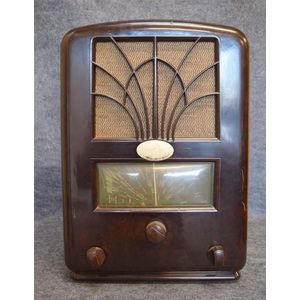 An HMV brown bakelite valve radio, missing back serial number…