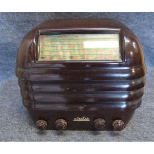 A Kriesler 11-4 The Beehive Brown Bakelite Valve Radio, serial…