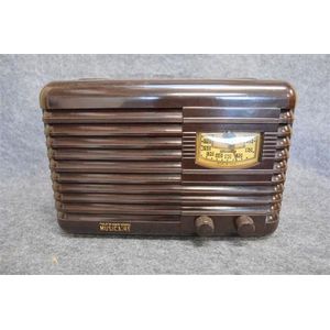 An American brown Bakelite valve radio branded Musicare Coast…