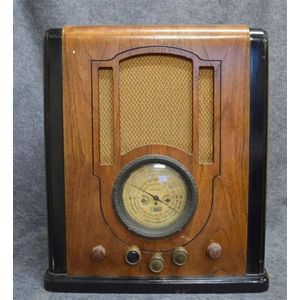 A Montgomery Ward Airline 62-190 tombstone radio serial number…