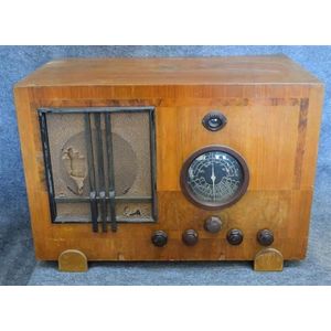 A HMV Type 635A or 718 timber cased valve radio serial number…