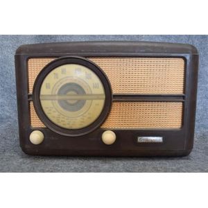 A Gulbransen Type 515 burgundy Bakelite valve radio case damage…