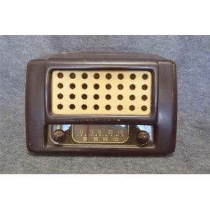 A Teletone 109 brown Bakelite valve radio serial number 37495,…