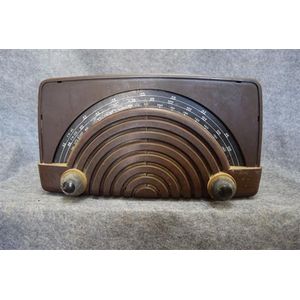 A Zenith 8H023 brown Bakelite valve radio 110v AF, missing…
