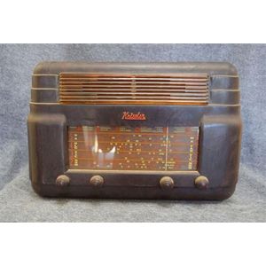 A Kriesler Pick Up model 11-7 brown Bakelite valve radio 240v…