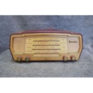 A Kriesler Silver Anniversary model 11-71 gold and burgundy…