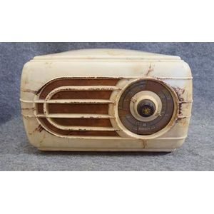 An AWA Radiola DDEL517M valve radio in cream case with brown…