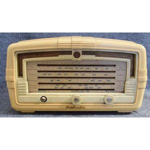An AWA 467MR in two tone cream case, one knob damaged serial…
