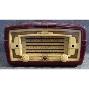 A Hotpoint P65ME valve radio in burgundy and cream, missing one…
