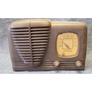 A Motorola 51AB brown Bakelite valve radio 110v case…