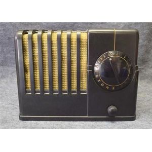A Silvertone 4500A black Bakelite valve radio 110v serial…