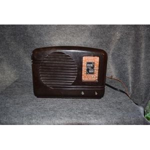 A Healing Golden Voice L401E brown Bakelite valve radio no…