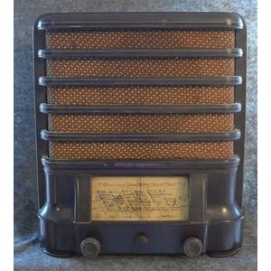A System Telefunken Rekord Trial brown Bakelite valve radio…