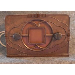 An Astor Mickey brown Bakelite valve radio partly restored…