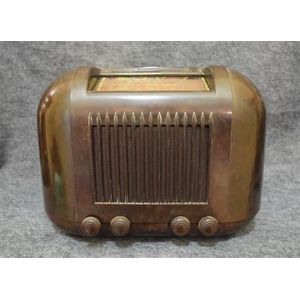 A Kriesler 11-20 brown Bakelite valve radio serial number 67291,…