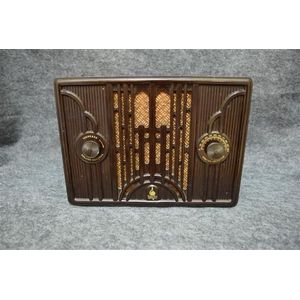 An Emerson UV4 brown Bakelite valve radio serial number 482353,…