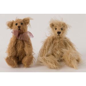 Two miniature teddy bears by Sue Hartson, mid 20th century, 10…