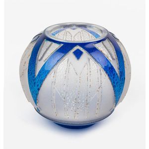 A Muller Freres French Art Deco cameo glass vase, 16 cm high