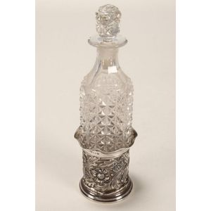 Edwardian sterling silver cased scent bottle and stopper,&hellip;