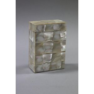 Mother of pearl card case, sandlewood interior, 11 cm high, 7…