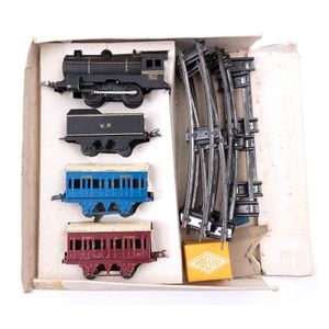 A Robilt clockwork trainset Consisting of a VR 0-4-0 locomotive…