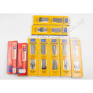N gauge Peco and mixed manufacture railway accessories small…