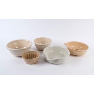 Kitchenalia: Four ceramic mixing bowls and a jelly mould, 19th…