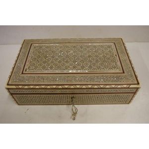 Vintage mother of pearlinlaid trinket box with key, 24.5 cm x…