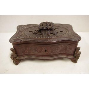 Vintage carved timber trinket box on 4 scroll feet, 20 cm x 12…