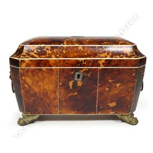 A quality George III casket form tortoiseshell tea caddy,…