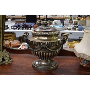 Large cast bronze twin handled lidded urn, approx. 44 cm high,…