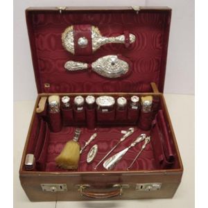 Popular Vintage vanity set in a case