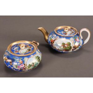 19th century Russian Popov porcelain teapot and twin handled…