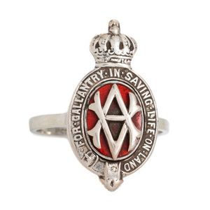 Gallantry medal ring. 18ct white gold band and setting…