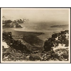 The B.A.N.Z. Antarctic Expedition: Official original photograph…
