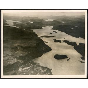 The B.A.N.Z. Antarctic Expedition: Official original photograph…