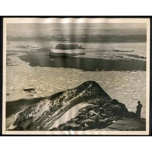 The B.A.N.Z. Antarctic Expedition: Official original photograph…