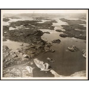 The B.A.N.Z. Antarctic Expedition: Official original photograph…