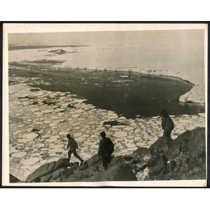 The B.A.N.Z. Antarctic Expedition: Official original photograph…